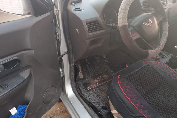 Used Wuling Hongguang 2015 1.2L S Base Model China V Standard Driver Seat
