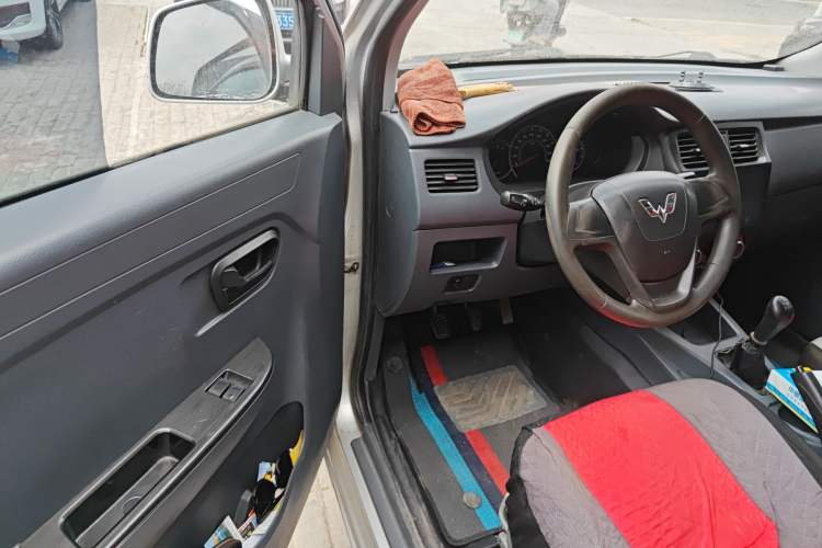 Used Wuling Hongguang 2015 1.2L S Base Model China IV Driver Seat