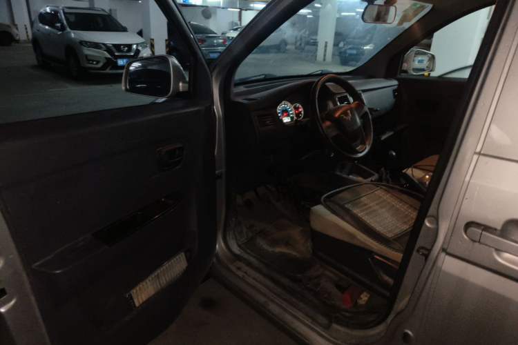 Used Wuling Hongguang 2015 1.2L S Base Model China V Standard Driver Seat