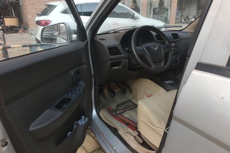 Used Wuling Hongguang 2015 1.5L S Base Model China IV Driver Seat