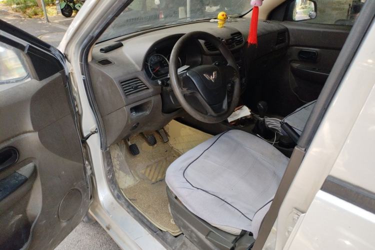 Used Wuling Hongguang 2015 1.5L S Basic Version China V Standard Driver Seat