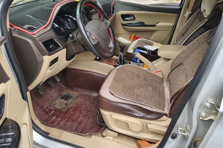 Used Wuling Hongguang 2015 1.5L S1 Luxury National Emission Standard V Driver Seat
