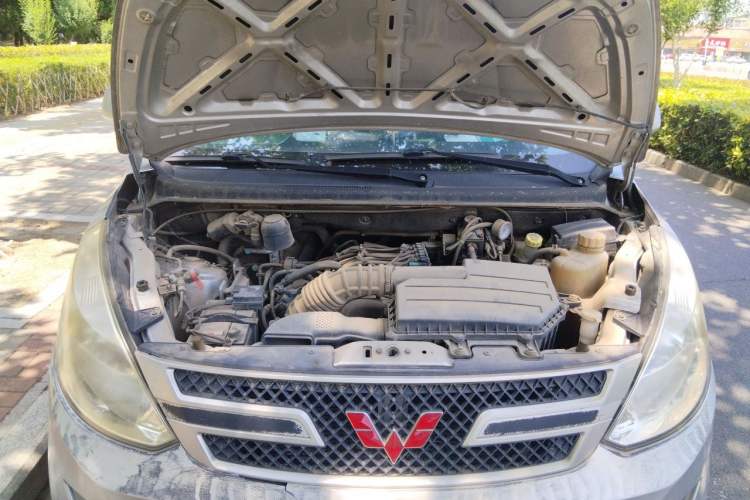 Used Wuling Hongguang 2015 1.5L S Basic Version China V Standard Engine Bay