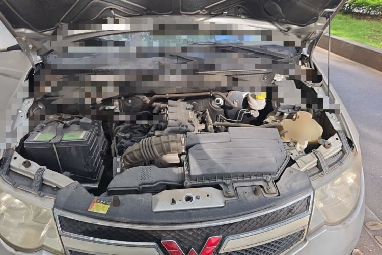 Used Wuling Hongguang 2015 1.5L S Basic Version China V Standard Engine Bay