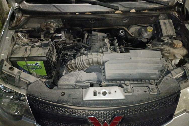 Used Wuling Hongguang 2015 1.5L S Basic Version China V Standard Engine Bay