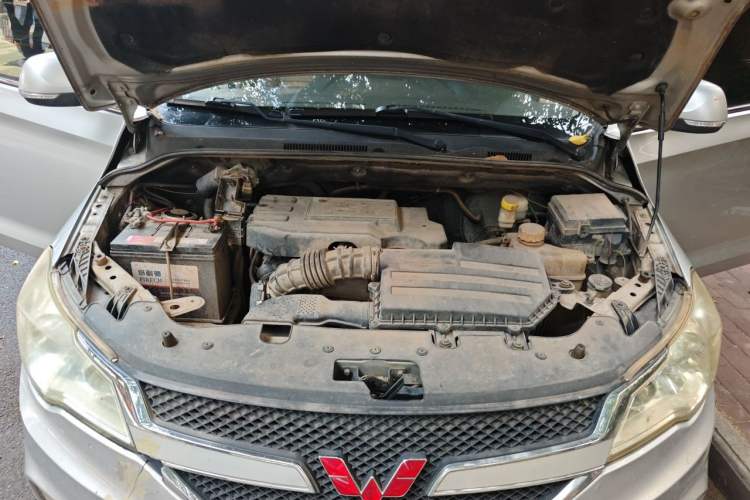 Used Wuling Hongguang 2015 1.5L S1 Luxury National Emission Standard V Engine Bay