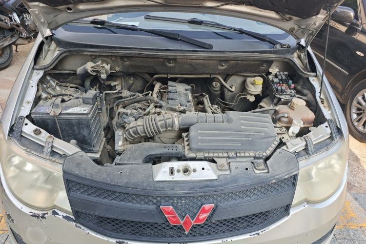 Used Wuling Hongguang 2015 1.5L S Basic Version China V Standard Engine Bay