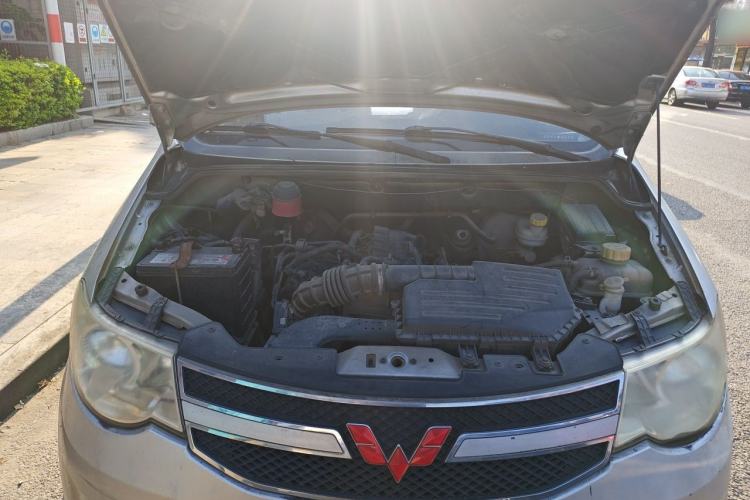 Used Wuling Hongguang 2015 1.5L S Basic Version China V Standard Engine Bay