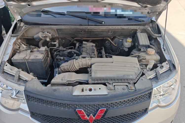 Used Wuling Hongguang 2015 1.5L S Basic Version China V Standard Engine Bay
