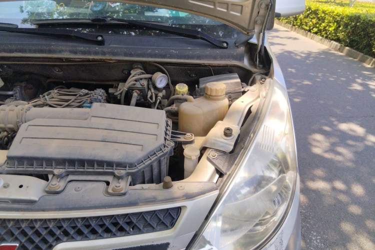 Used Wuling Hongguang 2015 1.5L S Basic Version China V Standard Engine Bay Left