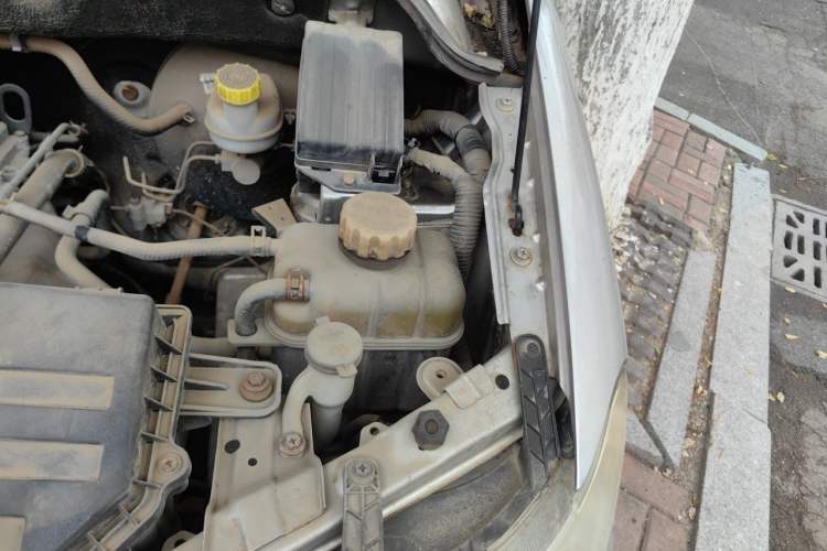 Used Wuling Hongguang 2015 1.5L S Basic Version China V Standard Engine Bay Left