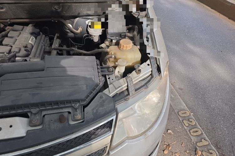 Used Wuling Hongguang 2015 1.5L S Basic Version China V Standard Engine Bay Left