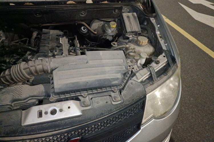 Used Wuling Hongguang 2015 1.5L S Basic Version China V Standard Engine Bay Left