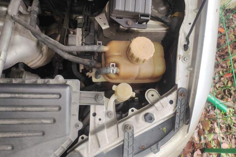 Used Wuling Hongguang 2015 1.5L S Base Model China IV Engine Bay Left