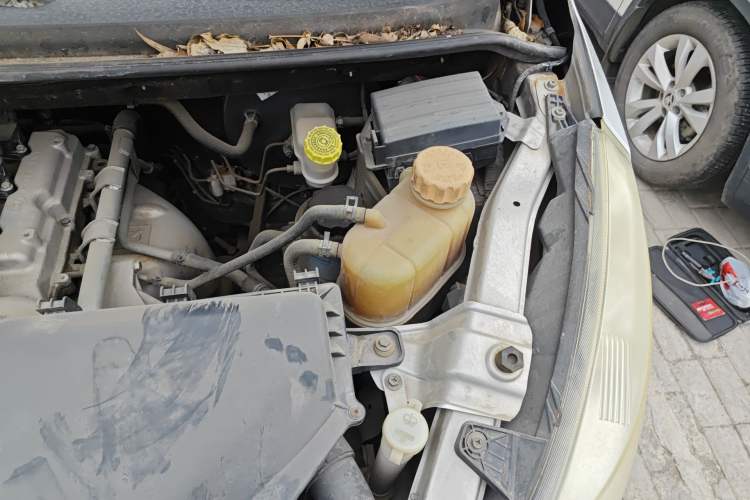 Used Wuling Hongguang 2015 1.2L S Base Model China IV Engine Bay Left