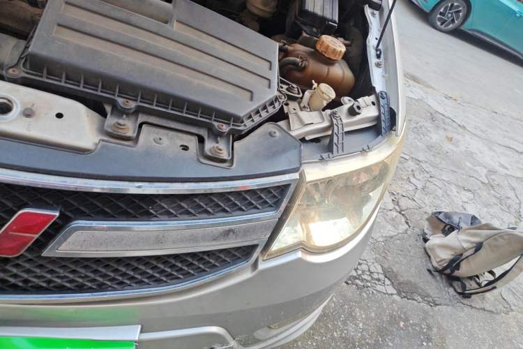 Used Wuling Hongguang 2015 1.5L S Basic Version China V Standard Engine Bay Left