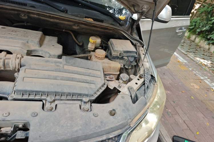 Used Wuling Hongguang 2015 1.5L S1 Luxury National Emission Standard V Engine Bay Left
