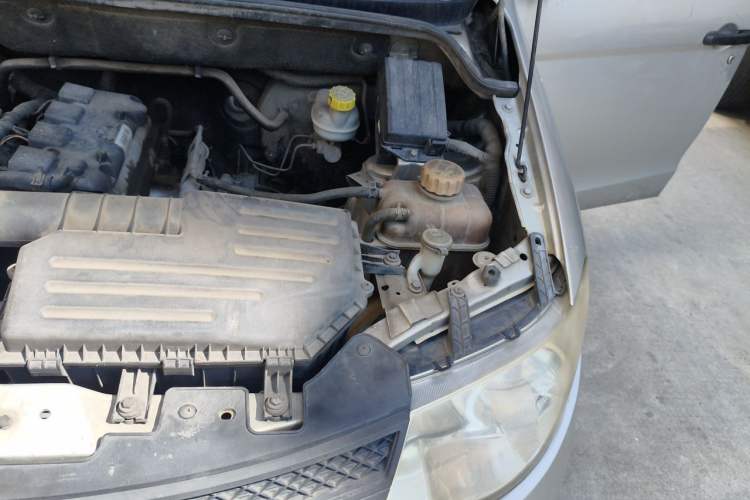 Used Wuling Hongguang 2015 1.5L S Basic Version China V Standard Engine Bay Left