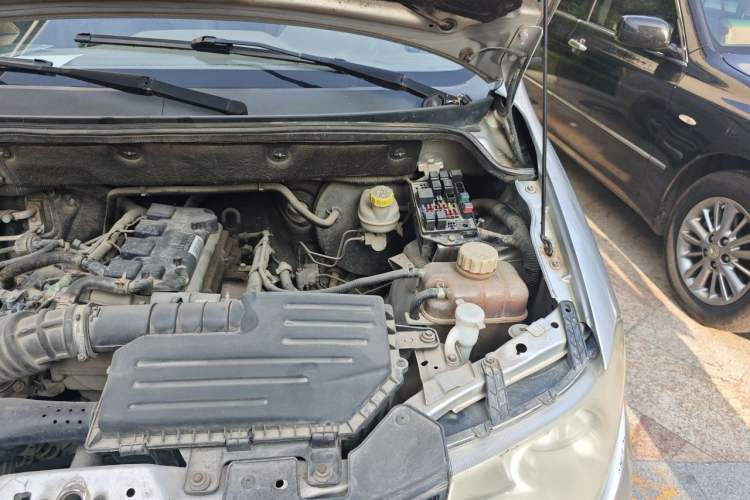 Used Wuling Hongguang 2015 1.5L S Basic Version China V Standard Engine Bay Left