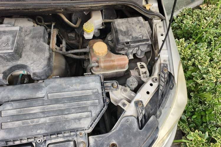 Used Wuling Hongguang 2015 1.5L S1 Standard China V-Emission Standards Engine Bay Left