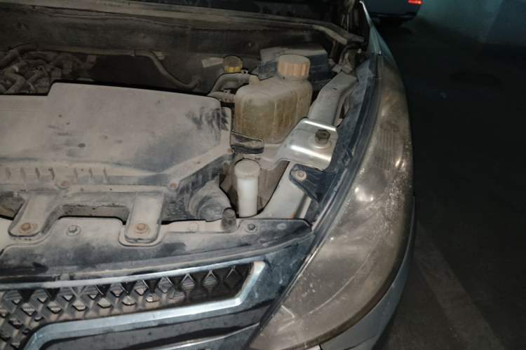 Used Wuling Hongguang 2015 1.2L S Base Model China V Standard Engine Bay Left