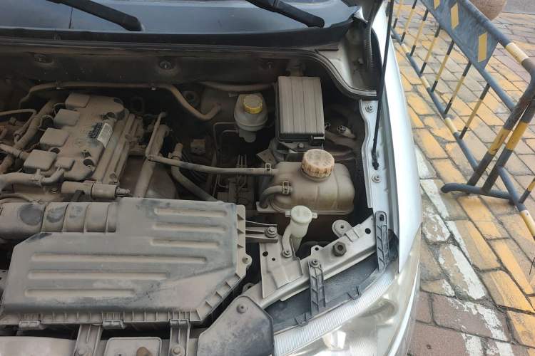 Used Wuling Hongguang 2015 1.5L S Base Model China IV Engine Bay Left