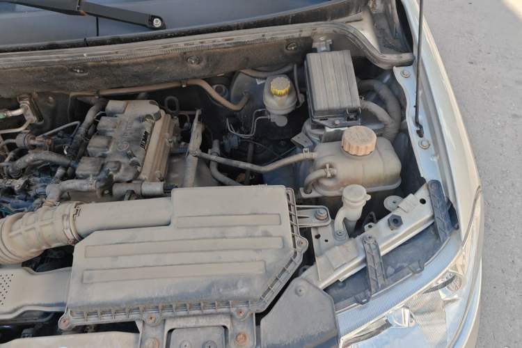 Used Wuling Hongguang 2015 1.5L S Basic Version China V Standard Engine Bay Left