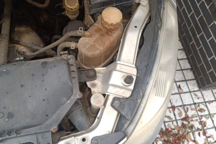 Used Wuling Hongguang 2015 1.2L S Base Model China IV Engine Bay Left