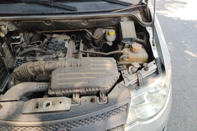 Used Wuling Hongguang 2015 1.5L S Basic Version China V Standard Engine Bay Left