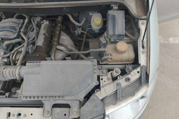 Used Wuling Hongguang 2015 1.2L S Base Model China V Standard Engine Bay Left