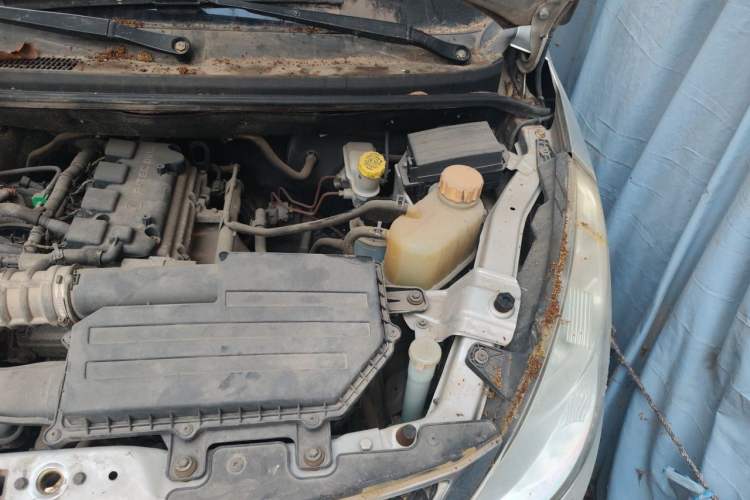 Used Wuling Hongguang 2015 1.5L S1 Comfort China V Standard Engine Bay Left