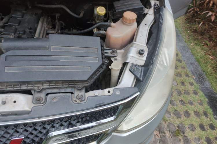 Used Wuling Hongguang 2015 1.5L S1 Standard China V-Emission Standards Engine Bay Left