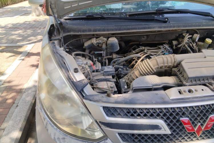Used Wuling Hongguang 2015 1.5L S Basic Version China V Standard Engine Bay Right