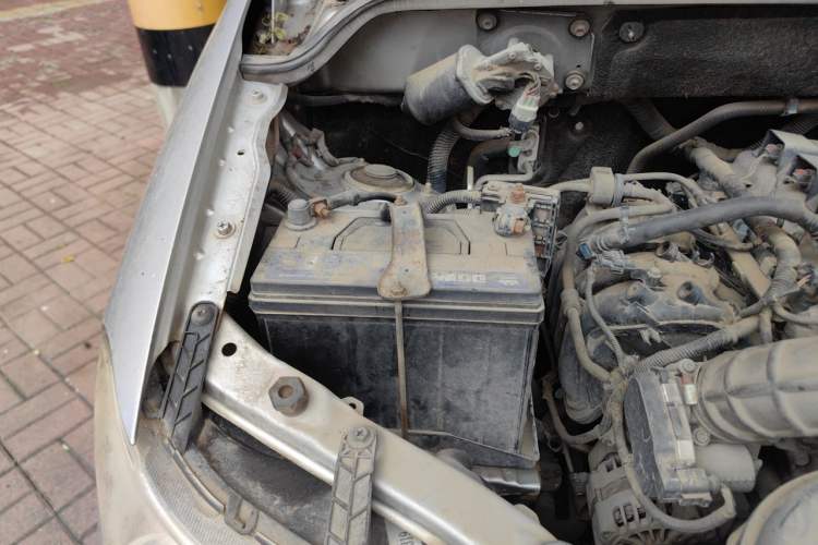 Used Wuling Hongguang 2015 1.5L S Basic Version China V Standard Engine Bay Right