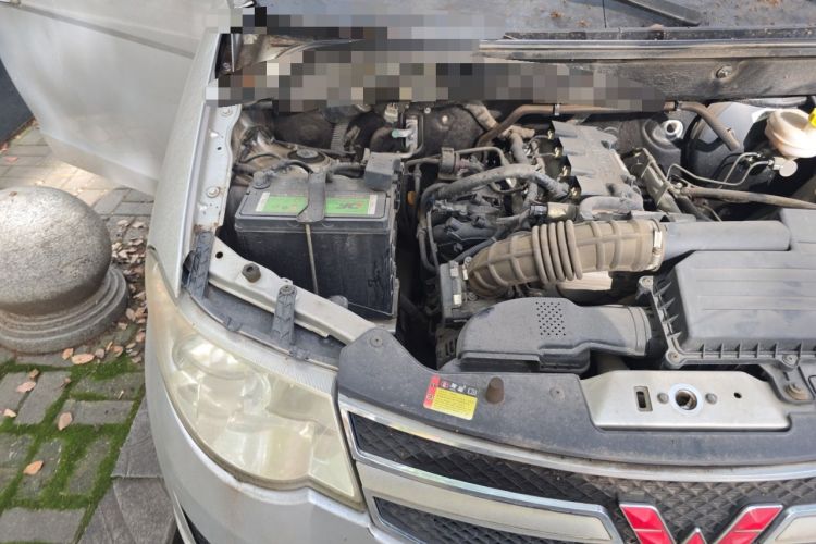 Used Wuling Hongguang 2015 1.5L S Basic Version China V Standard Engine Bay Right