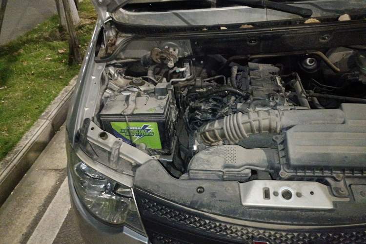 Used Wuling Hongguang 2015 1.5L S Basic Version China V Standard Engine Bay Right