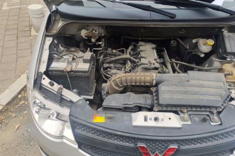 Used Wuling Hongguang 2015 1.5L S Basic Version China V Standard Engine Bay Right