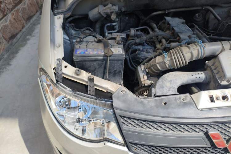 Used Wuling Hongguang 2015 1.5L S Basic Version China V Standard Engine Bay Right