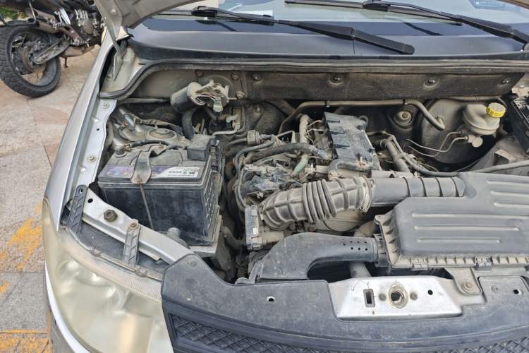 Used Wuling Hongguang 2015 1.5L S Basic Version China V Standard Engine Bay Right