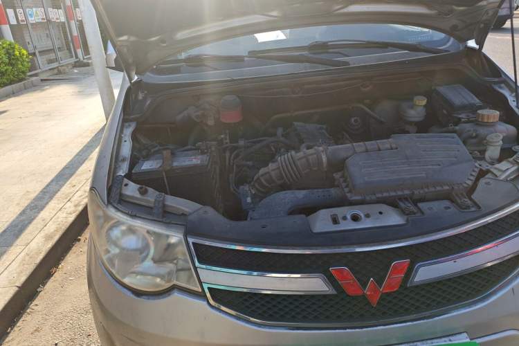 Used Wuling Hongguang 2015 1.5L S Basic Version China V Standard Engine Bay Right