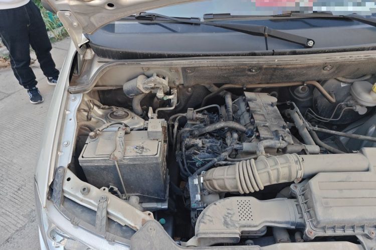 Used Wuling Hongguang 2015 1.5L S Basic Version China V Standard Engine Bay Right