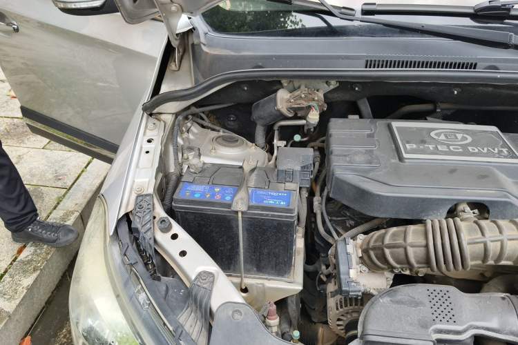 Used Wuling Hongguang 2015 1.5L S1 Luxury National Emission Standard V Engine Bay Right