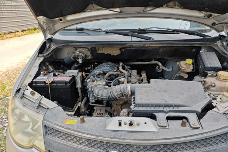 Used Wuling Hongguang 2015 1.2L S Base Model China V Standard Engine Bay Right