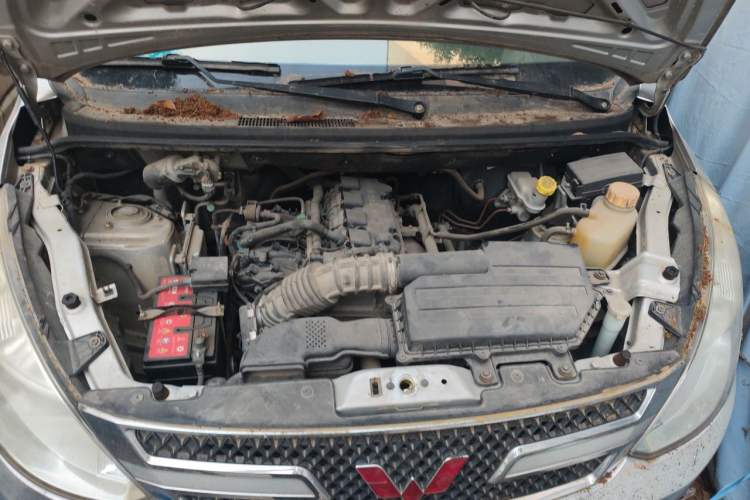 Used Wuling Hongguang 2015 1.5L S1 Comfort China V Standard Engine Bay