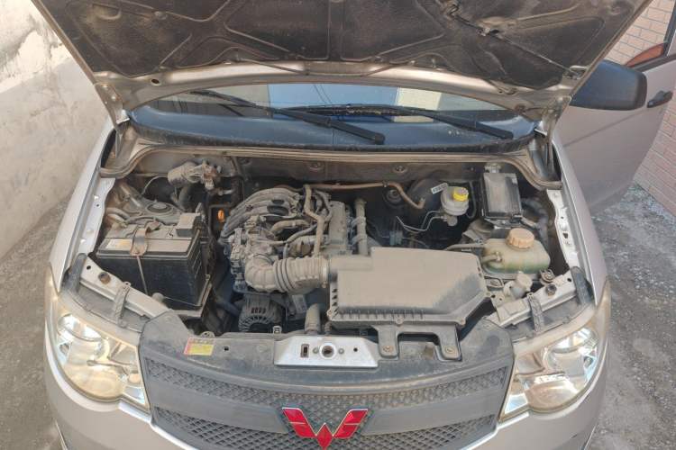 Used Wuling Hongguang 2015 1.2L S Base Model China V Standard Engine Bay