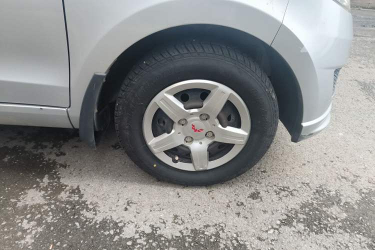 Used Wuling Hongguang 2015 1.2L S Base Model China V Standard Exterior 1