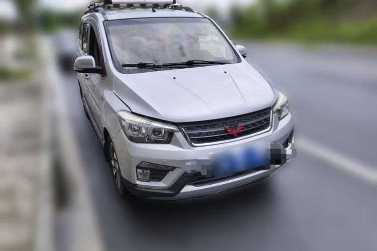 Used Wuling Hongguang 2015 1.5L S1 Luxury National Emission Standard V Front Right 45 Deg