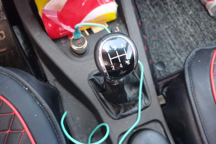Used Wuling Hongguang 2015 1.2L S Base Model China V Standard Gear Lever