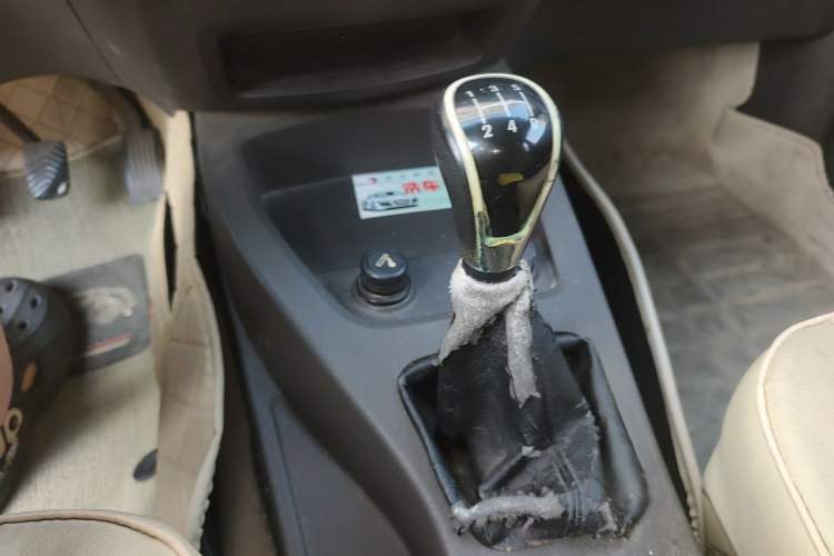Used Wuling Hongguang 2015 1.5L S Base Model China IV Gear Lever