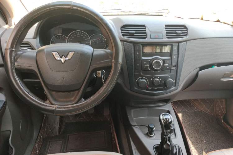 Used Wuling Hongguang 2015 1.5L S Basic Version China V Standard Interior 2
